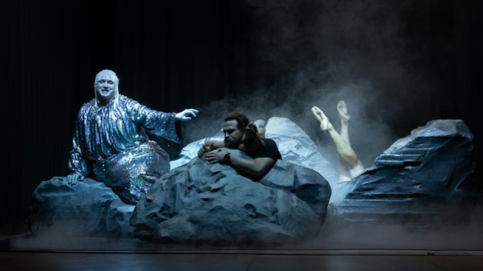 The play tells the story of Azov through the Odyssey's familiar heroes
