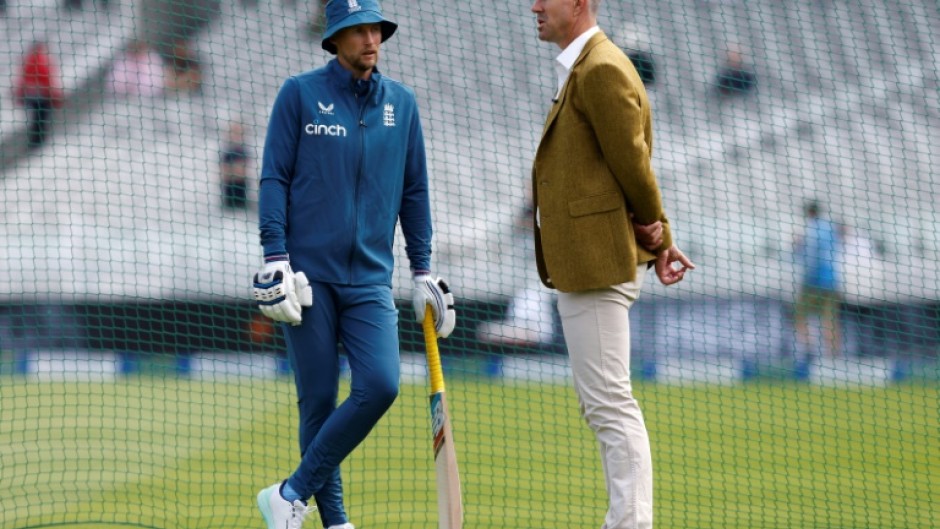 England captain Joe Root (L) made his Test debut in a team featuring Kevin Pietersen (R)