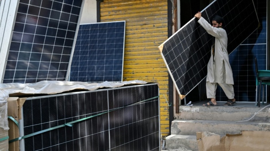 Global renewable power capacity grew by a record level last year, an energy agency report shows, even as more needs to be done to displace fossil fuels