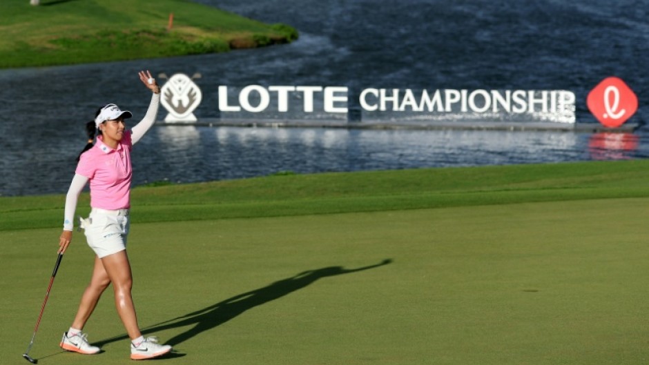 Thailand's Jeeno Thitikul salutes the galleries on the 18th green after clinching victory at the Lotte Championship in Hawaii