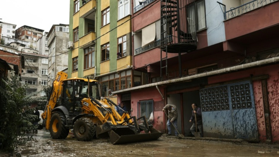 As the torrential rains eased, Istanbul began a massive cleanup operation