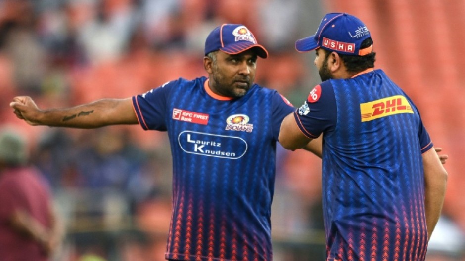 Mahela Jayawardene (L) has stepped down as Mumbai coach