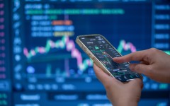 File: Online stock market trading. GettyImages/manusapon kasosod