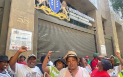 Parents protest outside Premier's office over prolong scholar transport strike