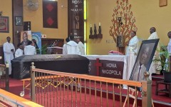 he body of the late former defence minister and COPE leader Mosiuoa Lekota has finally arrived at the St Rose Catholic Church in Bochabela, Bloemfontein. 