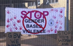 A sign outside court.