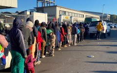 30 June_Zimbabweans queuing in Cape Town to depart the country. 