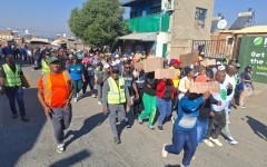 Residents in River Park, Alexandra, are demanding electricity. eNCA
