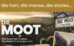 Die Moot in hoofletters teen die agtergrond van die skyline van die woonbuurt