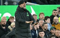 'Crisis' point: Liverpool manager Jurgen Klopp shouts instructions 