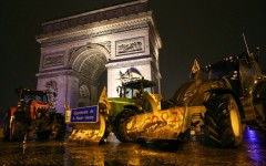 A few dozen tractors arrived before dawn and cruised through Paris, with some reaching the Eiffel Tower and others at the Arc de Triomphe