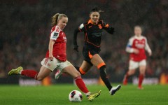 Arsenal and England striker Beth Mead (L)