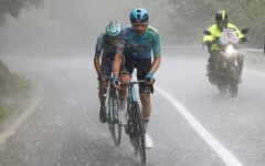 An early breakaway in the rain at the Giro on Wednesday
