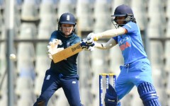 Former England women's wicketkeeper Sarah Taylor (L)