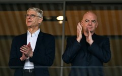 Arsene Wenger (L) with FIFA president Gianni Infantino