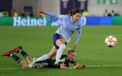 Yui Hasegawa of Manchester City shoots after beating Real Madrid's Elisa Senss