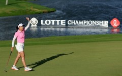Thailand's Jeeno Thitikul salutes the galleries on the 18th green after clinching victory at the Lotte Championship in Hawaii