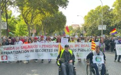 Thousands march to demand pension increase in Madrid