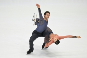 US ice dancers Caroline Green and Michael Parsons won their first gold in the ISU Four Continents Figure Skating Championships in Tallinn.