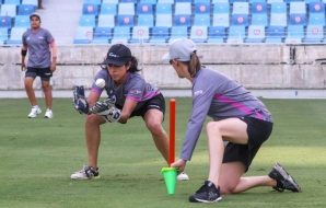 Warriors player Yasmin Daswani (C) in training ahead of the FairBreak Invitational