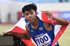 Thailand's Puripol Boonson  celebrates winning the men's 100m final