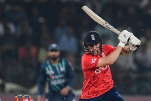Phil Salt blasted 88 not out as England beat Pakistan 