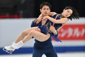 Miura and Kihara had taken the overnight lead with a personal-best short programme score