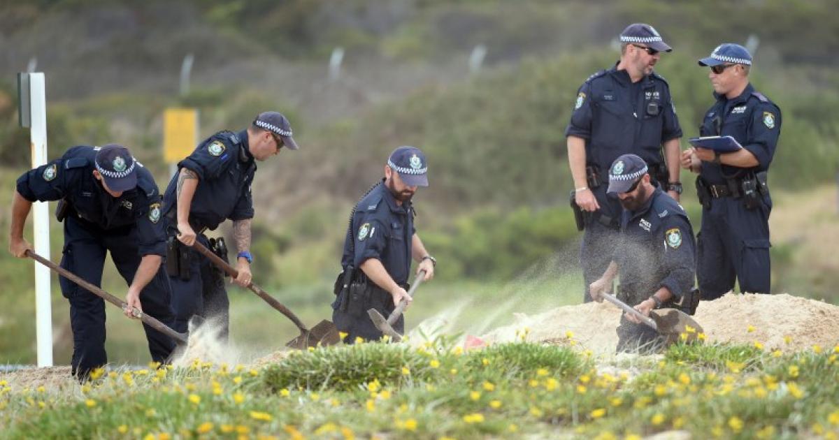 2 boys find naked babys body buried in sand at Australian beach - National | Globalnews.ca