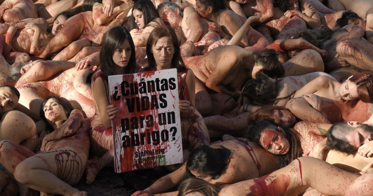 Anti-fur activists bare all in Barcelona | eNCA