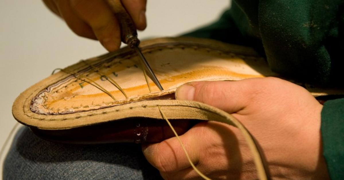 Формованные изделия из кожи. Как делают кожу видео. Обработанная кожа. Кожевенная промышленность. Как делают кожу видео.