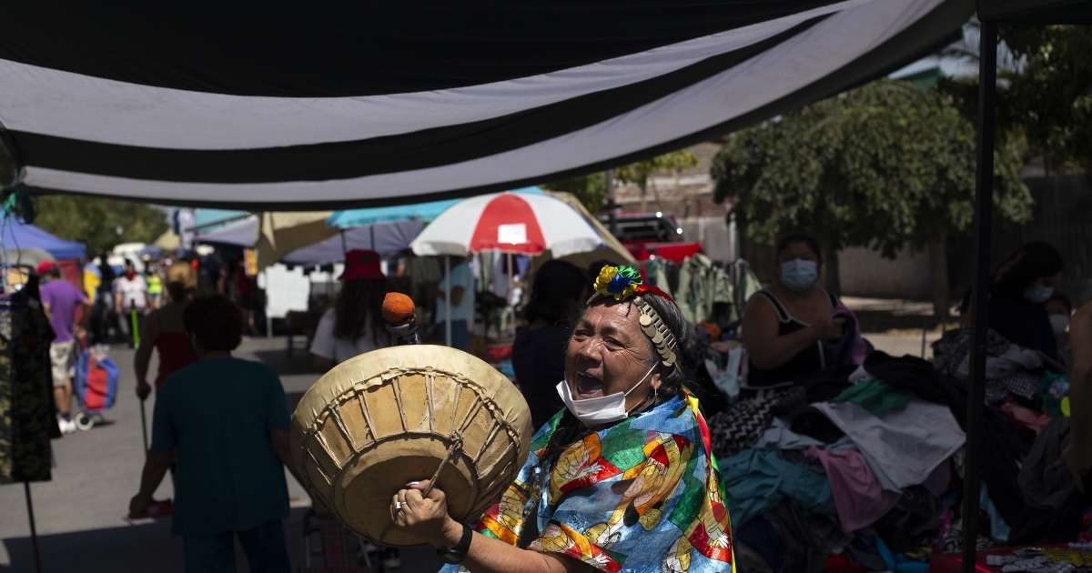 Mapuche indigenous candidate plays kulturne