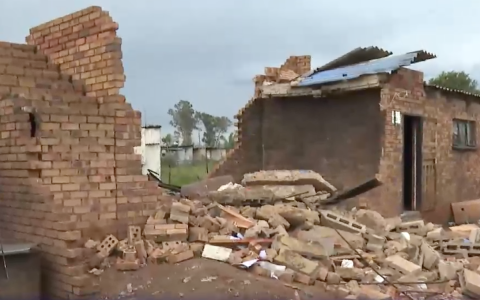 The collapsed building in Doornkop.