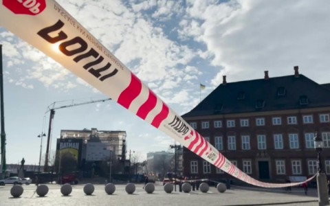 Old Copenhagen stock exchange cordoned off after massive fire
