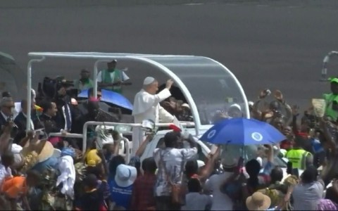 Giant papal mass in Cameroon draws jubilant crowds