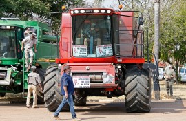 File: Farmers arrive in their combine harvesters during a protest against farm attacks at the Mookgophong Magistrate's Court during the appearance of alleged farm attack suspects in Mookgophong, Limpopo, on August 18, 2020. 