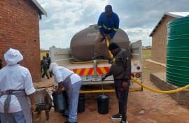 File: Water tankers supplying water to residents. eNCA
