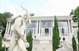 South Africa's luxury home market is on the rise.