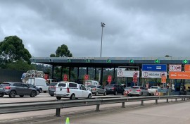 Vehicles seeen at the Marianhill toll plaza. eNCA/Lethiwe Mdluli