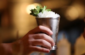Bartender Asabek Mashraboy serves a drink at "Meraki Riyadh", a pop-up bar offering non-alcoholic bellinis and spritzes. AFP/Fayez Nureldine