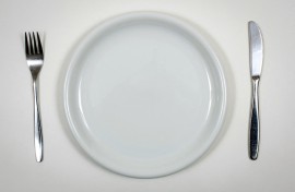 File: Fork and knife next to an empty, white plate in a restaurant. AFP/Thomas Eisenhuth/dpa-Zentralbild