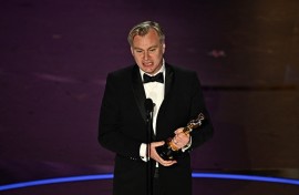 ritish director Christopher Nolan accepts the award for Best Director for "Oppenheimer". AFP/Patrick T. Fallon.jpg