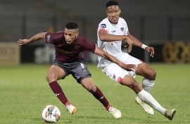 Sihle Nduli of Stellenbosch FC (L) vies for the ball with Elmo Kambindu of Chippa United (R). Nic Bothma/BackpagePix
