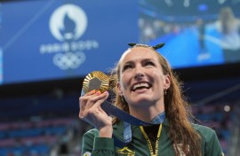 Tatjana Smith poses for a photo after an award ceremony of the swimming Women's 100m Breaststroke in the Paris Olympics. Takumi Harada/The Yomiuri Shimbun via AFP