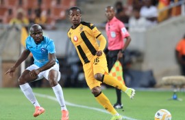 Wandile Duba of Kaizer Chiefs challenged by Tshepo Mabua of Richards Bay. BackpagePix/Samuel Shivambu