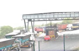 Trucks standing at the Lebombo border post.