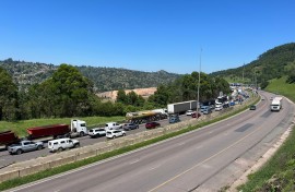The N3 north to Gauteng is busy as the exodus of holidaymakers begins. eNCA/Zanele Buthelezi