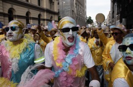 Members of minstrels groups sing and dance as they march during the annual Tweede Nuwe Jaar parade. AFP/Rodger Bosch