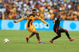 Relebohile Mofokeng of Orlando Pirates challenged by Njabulo Blom of Kaizer Chiefs. BackpagePix/Samuel Shivambu