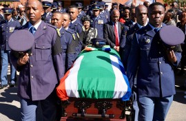 Police deliver the final salute. Twitter/@SAPoliceService