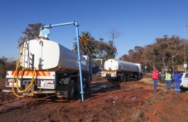 File: Water trucks being refilled at a Joburg water station. Gallo Images/Sharon Seretlo